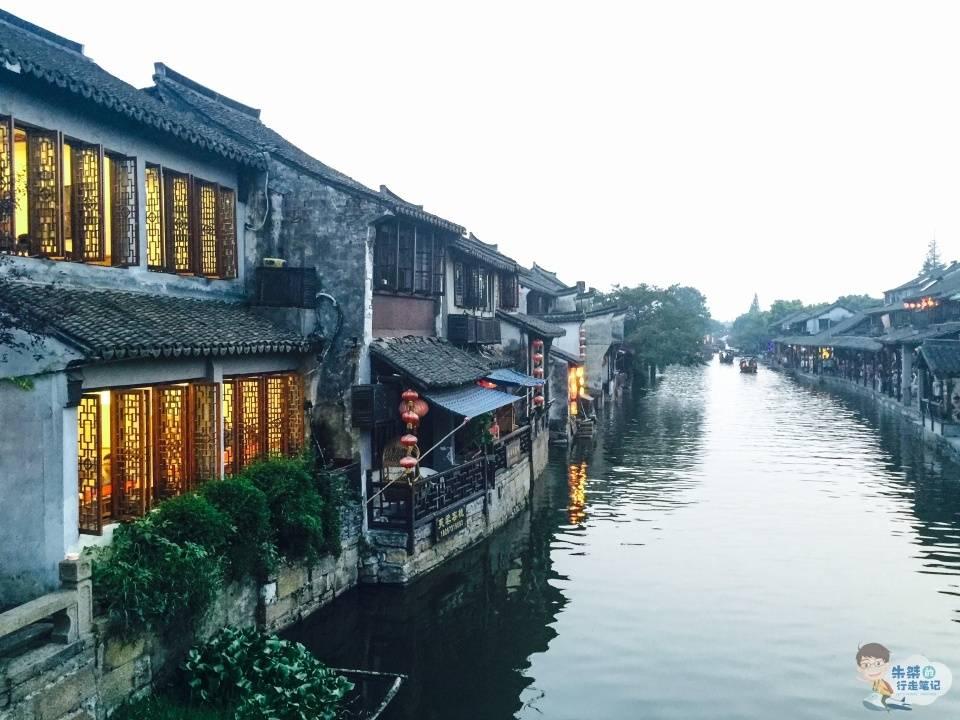 逃出足球场